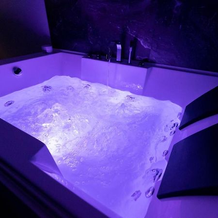 B&B Chiaro Di Luna 바를레타 외부 사진