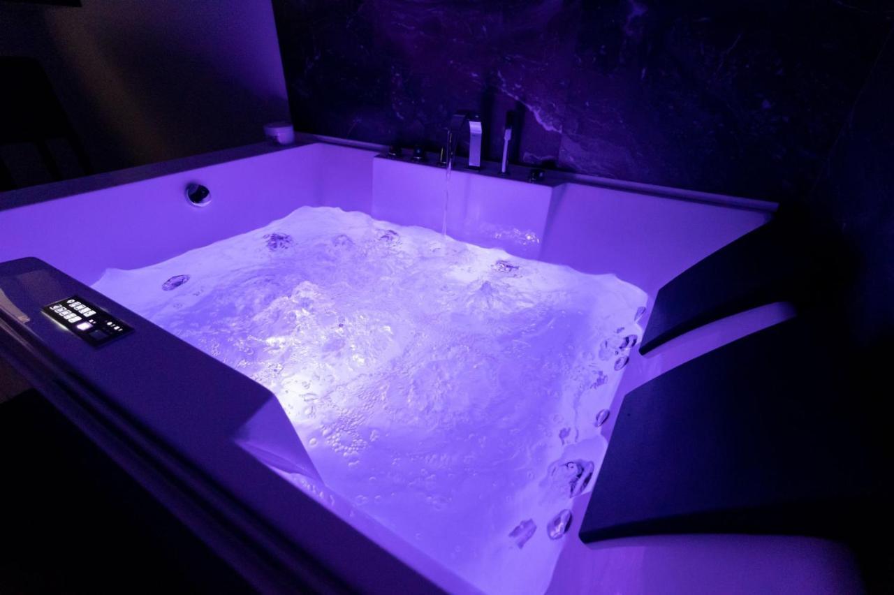 B&B Chiaro Di Luna 바를레타 외부 사진
