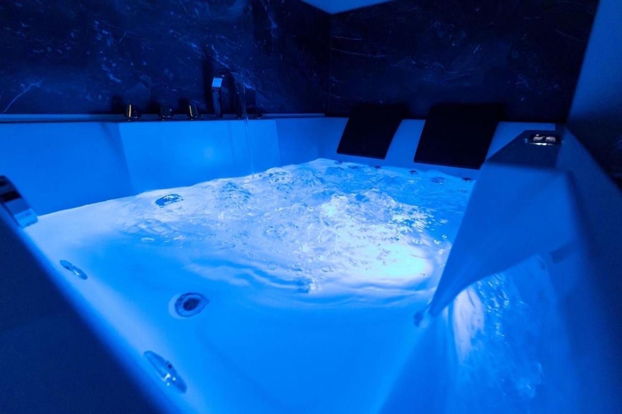 B&B Chiaro Di Luna 바를레타 외부 사진