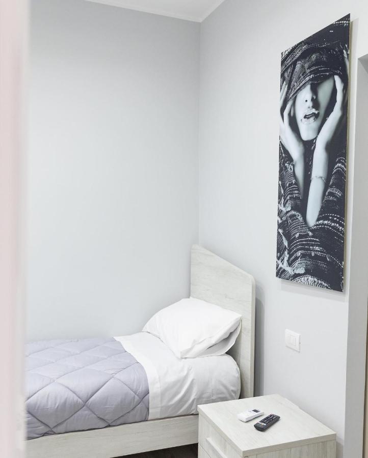 B&B Chiaro Di Luna 바를레타 외부 사진