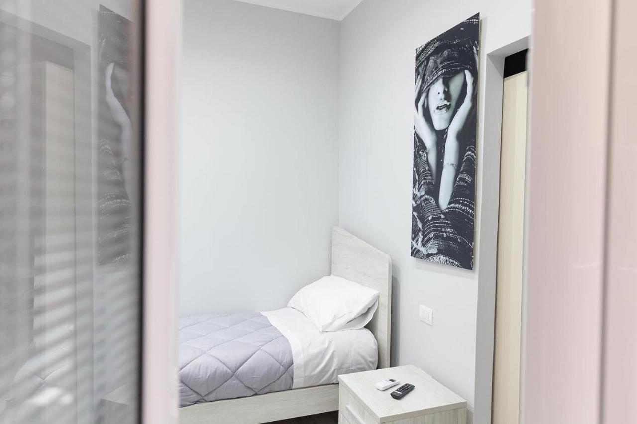 B&B Chiaro Di Luna 바를레타 외부 사진